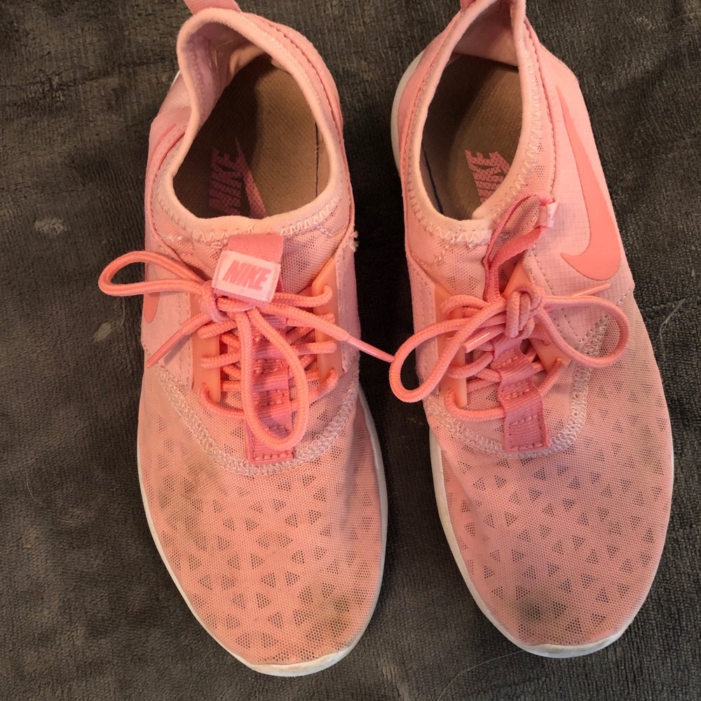 Pink Nike’s